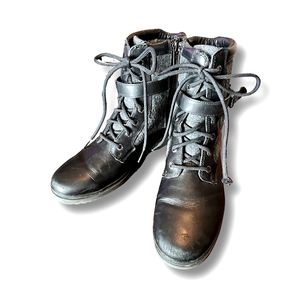 Kesey Ugg Boots 9.5 Grey/Black